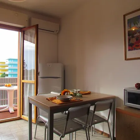 Lovely In A Pool Paradise *